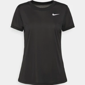 Träningstshirt - T-shirt från Nike som aldrig kommit till användning.