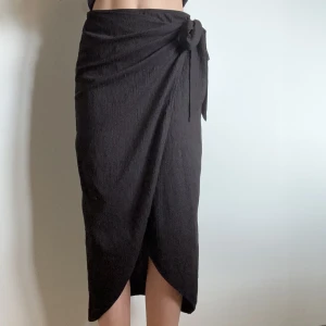 Långkjol med knytning - Jättefin i nyskick, midjemått 32cm!💕