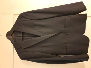 Svart kavaj Oscar Jacobson  - Svart kavaj från Oscar Jacobson i storlek 48