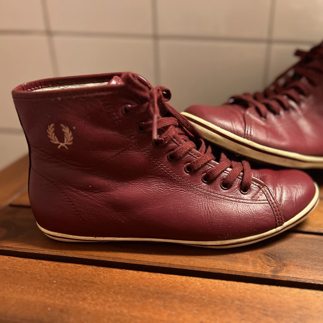 Vinröda lyx skor - 90