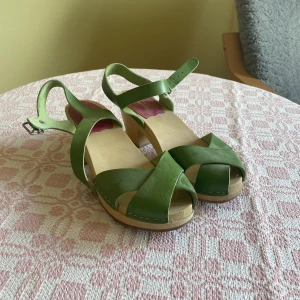 Hasbeens sandaler  - Underbart söta sandaler från hasbeens. Storlek 36, använda fåtal gånger.