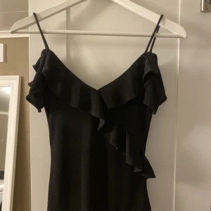 Body - Body med volangdetaljer!