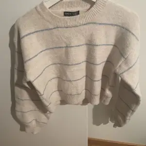 Skön sweatshirt. Gillar verkligen mönsterna. Bekväm!