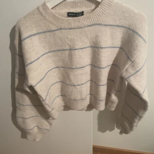 Sweatshirt  - Skön sweatshirt. Gillar verkligen mönsterna. Bekväm!