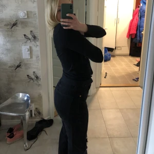 Jeans - Säljer dessa as balla jeansen! Använda ett fåtal gånger och i jättebra skick 💘😊