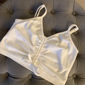 Rensar min garderob  - Nu säljer jag den topp som jag bodde i förut!❤️älskar men har blivit för liten