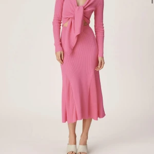 Adoore klänning  - Riviera knitted klänning, oanvänd med lappen kvar.  Storlek 34. Nypris 1495kr. 