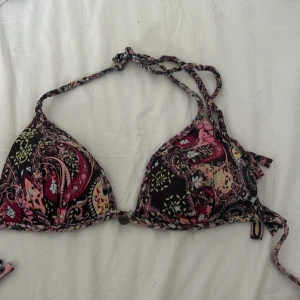 Bikini odd molly - Bikiniöverdel från Odd Molly i storlek 2 motsvarande 38. Väldigt fint skick!! 