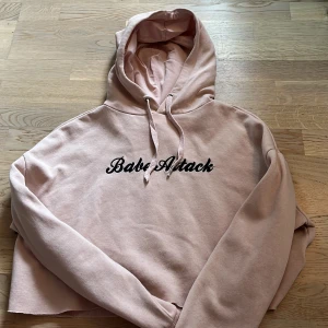 Hoddie  - Säljer i bra skick. Använt runt 5 gånger.
