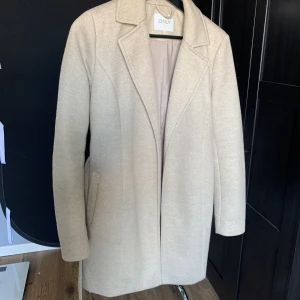 Kappa - Kappa med knytband från Only. Nästan aldrig använd. 