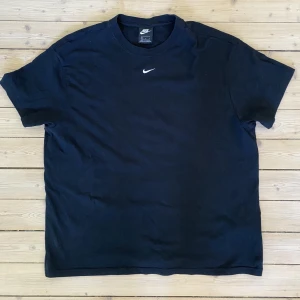 Nike T-shirt  - Svart Nike T-shirt L Bra skick! 