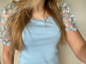 Fjärils topp - Blå fjärils topp från shein i storlek S, andvänd fåtals gånger 