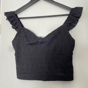 Croptop  - Svart croptop i storlek M. Oanvänd 