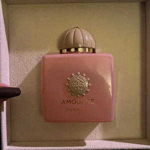 Amouage Guidance  - Säljer Amouage Guidance 100 ml Endast provsprutad  3200 kr. Ord pris 3700.  Kan mötas upp i Katrineholm/Stockholm eller skicka spårbart.