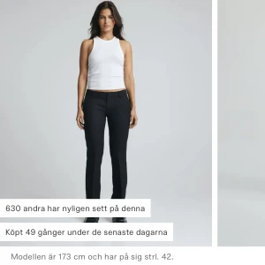 Bikbok låg midjade kostymbyxor  - Super fina lågmidjade kostymbyxor från bikbok, knappt använda!!❤️helt slutsålda i storlek 36!!