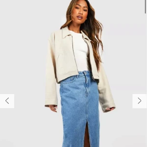 Jack från bohoo  - Fin lite mer vår/ höst jacka man kan även ish ha de som en varmare tröja  Kostade från början 299, använt ksk 3 gånger