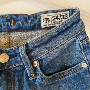 Lowwaist jeans  - Asss snygga lowwaist jeans från crocker🤩🤩🍾🥂💃 Använda endast två gånger då de tyvärr e för små för mig. Köpte dom nya för 900kr men säljer nu för 300kr!!!!! Skriv för mått eller fler bilder💕