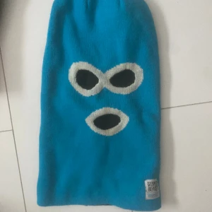 Balaclava Super Blast x WESC  - I princip oanvänd Balaclava från Super Blast x WESC. Köpt för många år sen från Highlights.   Du ser 100 ggr bättre ut än fröken snusk i denna 👀😂