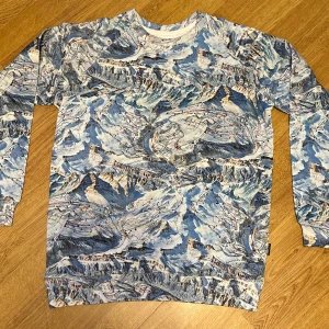 Jumper från dedicated/ Ny! Storlek S  - Ny jumper med vinter motiv. Fin julklapp! Storlek small 