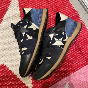 Valentino rock Runner  -  Intressekoll!!  Sålda!! köp ej! Sålda för 3900 Sold for 380$.don’t buy!!