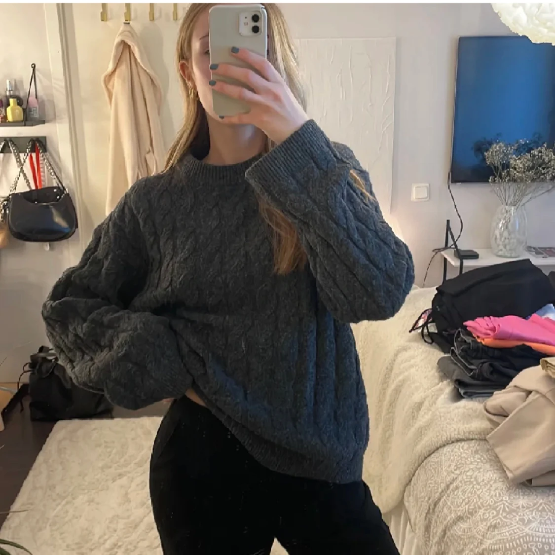 Mörkgrå kabestickad tröja 