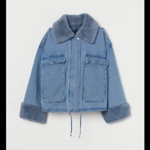 Jacka - Säljer denna jacka i storlek m/l