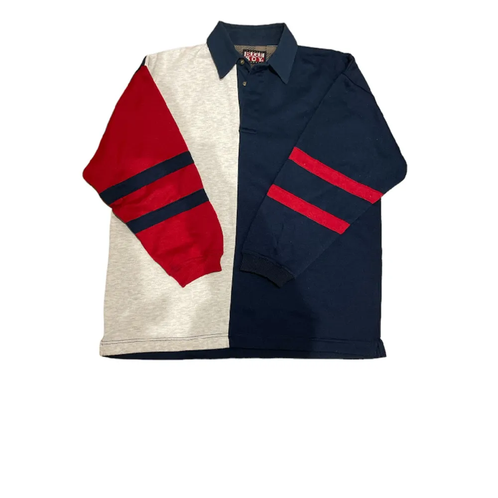 Blå, röd och grå/vit sweater med krage från Beyond retro. Det står ingen storlek men skulle säga ca XS. Skriv vid frågor om mått eller liknande. Köpare står för frakt🙂. Tröjor & Koftor.