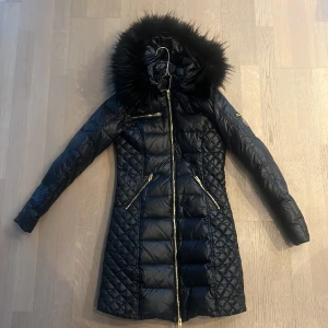 Rock and Blue Jacka  - Mycket fint skick, knappt använd! Storlek 32. 