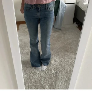 Brandy Melville 💞💞 - Såå nice jeans ifrån brandy Melville!! Avklippta men passar mig som är 167!💞