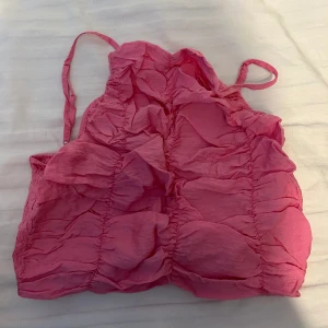 Zara topp - Fin Zara topp i en snygg rosa färg. Använd Max 3 gånger. 150kr+frakt. Strl M