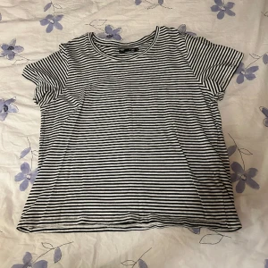 Randig tröja  - Från Lager157 