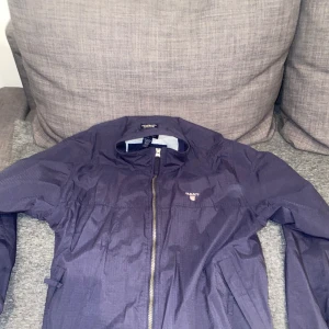 Gant jacka - Knappt använd, bra skick, gant jacka