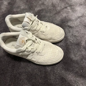 Palm angels skor - Säljer Palm angels skor, storlek 42 väldigt bra skick och knappast använda. Skick 9/10 Kvitto finns  