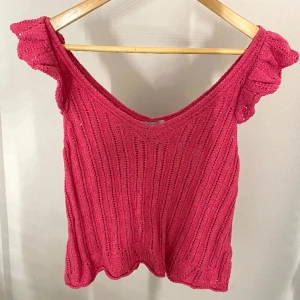 Rosa linne - En jätte fin rosa virkat linne från only i storlek xs 🩷 står inte för frakten