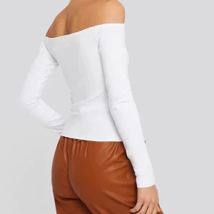 VIT TOPP - Helt ny med lappen kvar stretchigt material✨