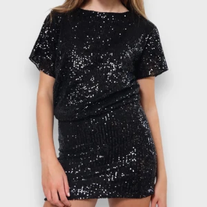 Nyårsklänning - Jag säljer den här paljettklänningen från meet me there strl XXS/XS. Endast använd 1 gång!! Bara att skriva om ni har några frågor eller vill ha fler bilder!! 🤗🤗