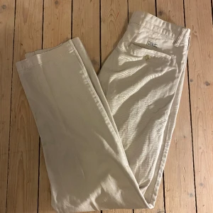Polo Ralph lauren chinos  - Säljer dessa asfeta chinos från polo😃perfekt för kostymen eller om du vill bli grischgreven💯skick10/10✅ gå gärna in på profilen och följ👍