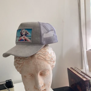 Milf hunter keps  - Använd 3-4 gånger    Bra skick  Skickas med i original påse Kom med pris förslag Kan mötas upp bara i Varberg 