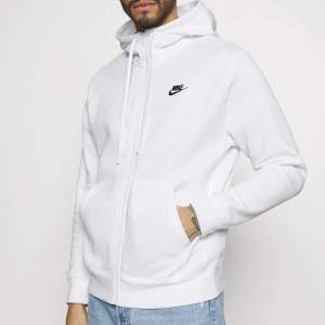 Vit Nike zip hoodie, köp nu vid snabb affär!! 