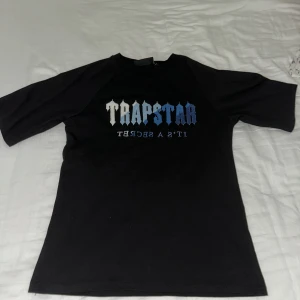 Trapstar T-shirt  - Trapstar T-shirt för endast 399kr Helt ny (Ej Använd)
