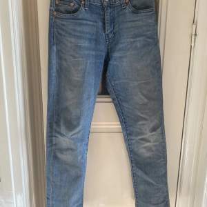 Levis 511 storlek 29-31 (köpta som 29-32 men uppsydda till 31 i butik) 