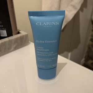 Hydra-Essentiel Clarins - Helt ny.