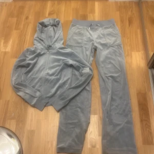 juicy till salu - säljer dem då de inte kommer till användning dem här är använda ett fåtal gånger och är i nyskick. de är i färgen blue fog