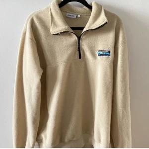 Fleece - Fleece från junkyard som är i väldigt gott skick. Nypris ligger på 500
