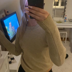 stickad tröja - aldrig använd