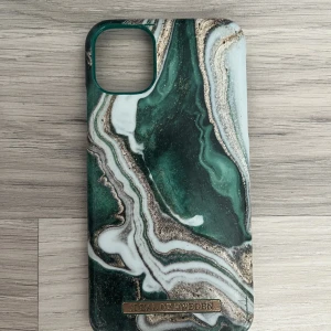 IPhone 11 skal  - Använd men hel