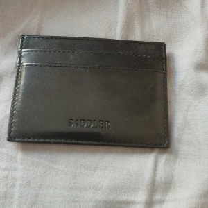 Saddler  - Fin plånbok 