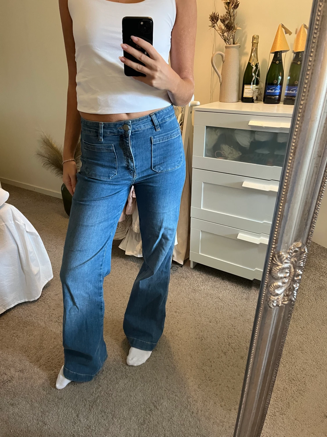 Jeans med fickor fram