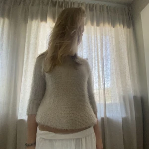 Trekvartsärmad tröja - Superfin trekvartsärmad tröja, köpt på plick men kommer tyvärr inte till någon användning. Strl S men passar även M. Köparen står för frakten🙌💄