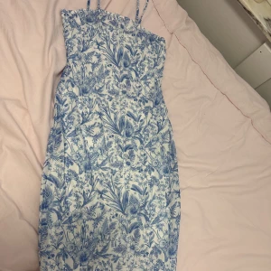Klänningar - Alla är 60 kr st 